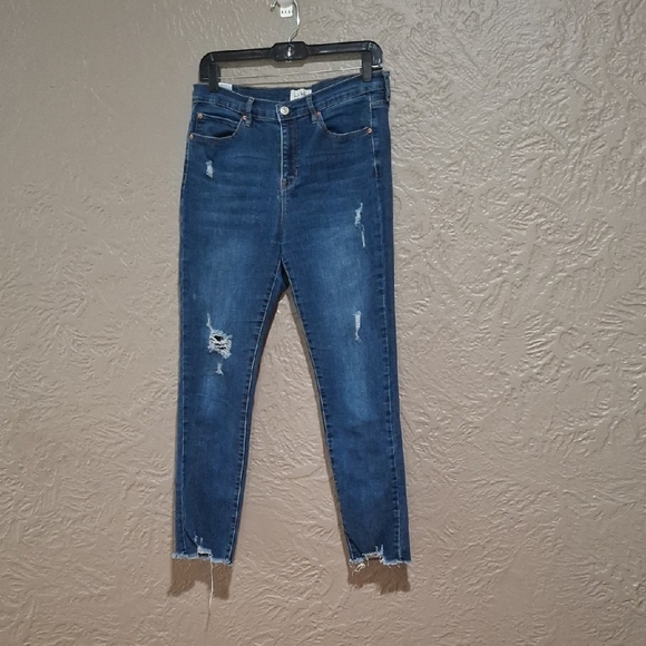 Nicole Miller Women's Blue Skinny Jeans with Distressed Details Size 8p - Picture 13 of 14